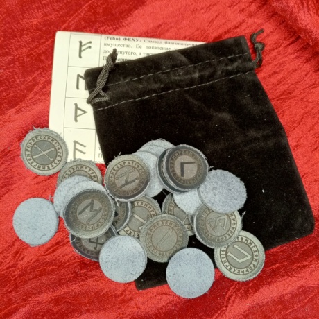 Руны скандинавские из кожи